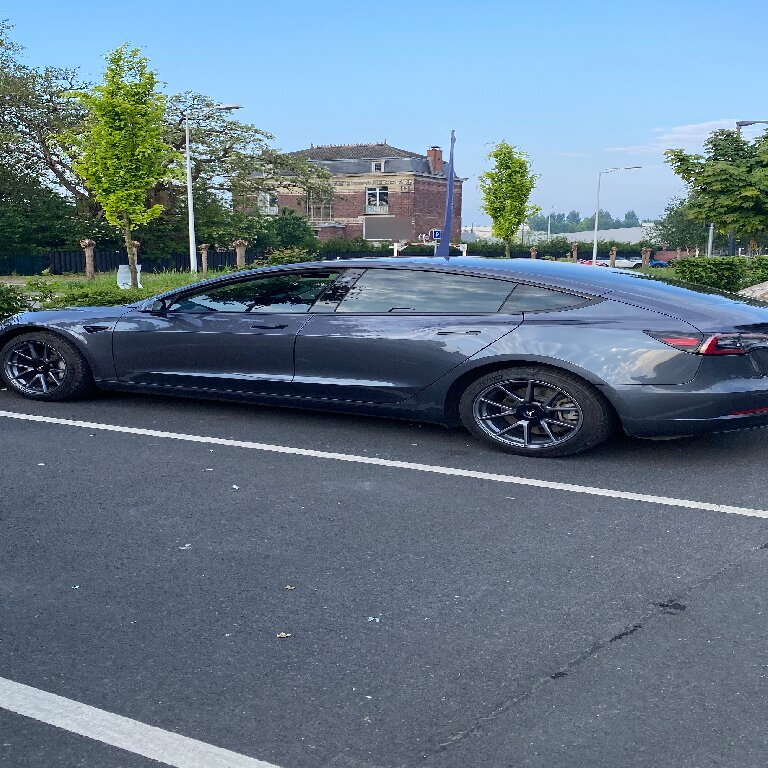VTC Landas: Tesla