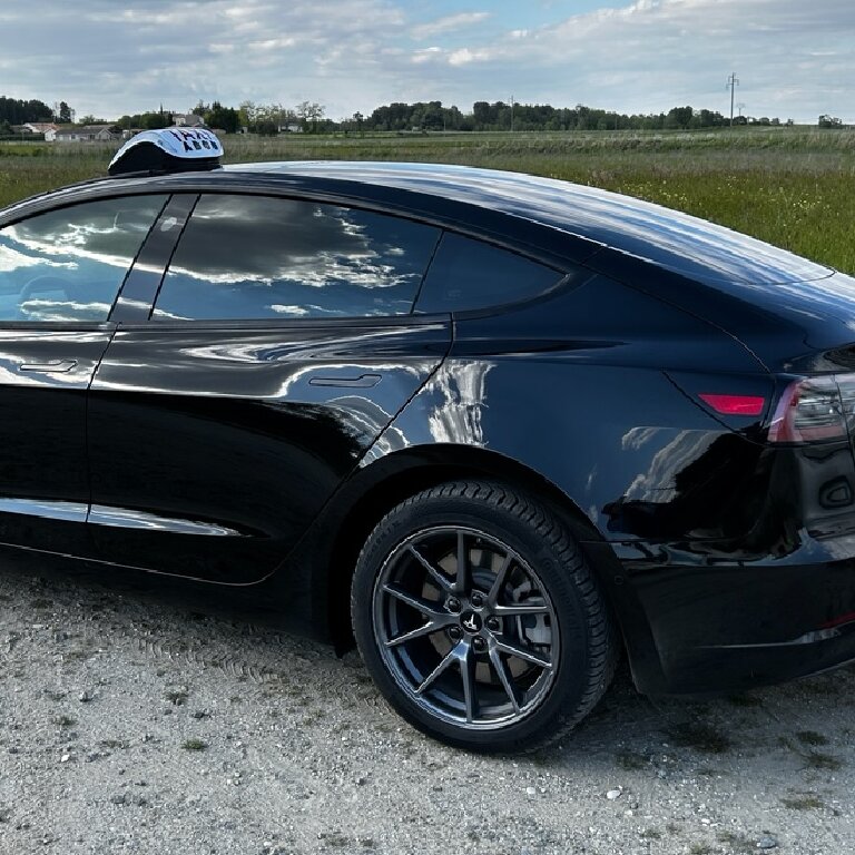 Taxi Chepniers: Tesla