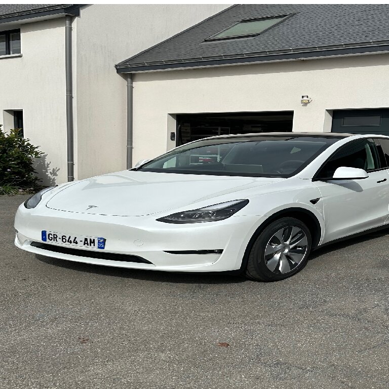 VTC Louvigné-de-Bais: Tesla