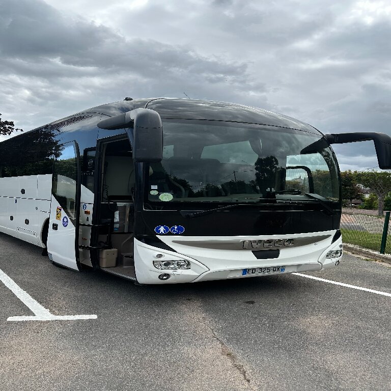 Reisebus Anbieter Nanterre: Iveco