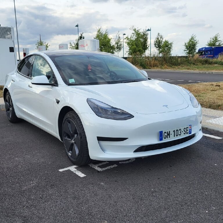 Mietwagen mit Fahrer Tournan-en-Brie: Tesla