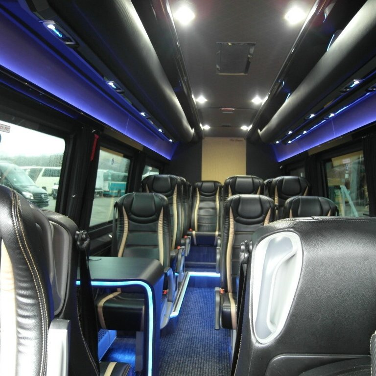Reisebus Anbieter Bussy-Saint-Martin: Mercedes