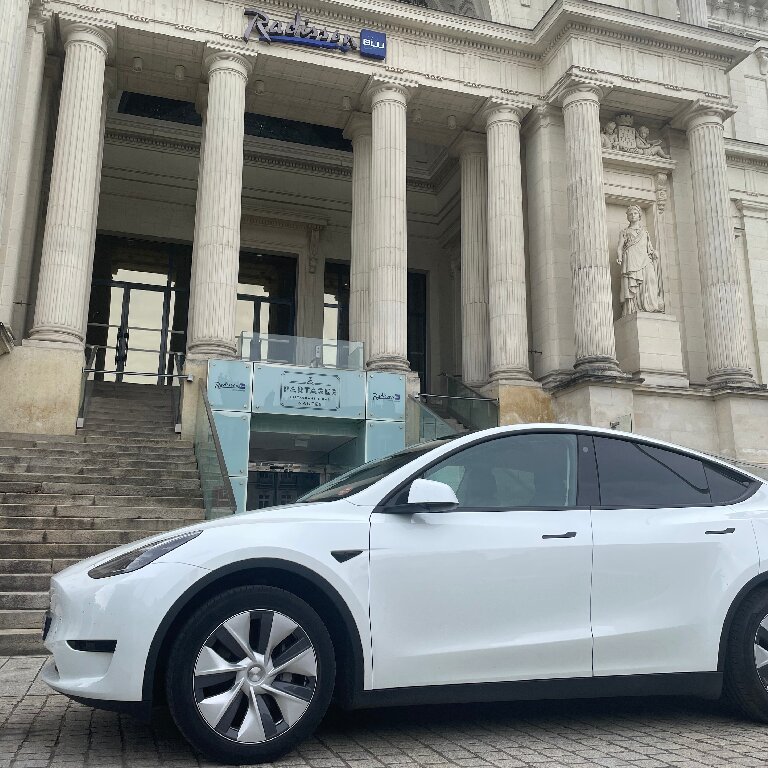 VTC Bouguenais: Tesla
