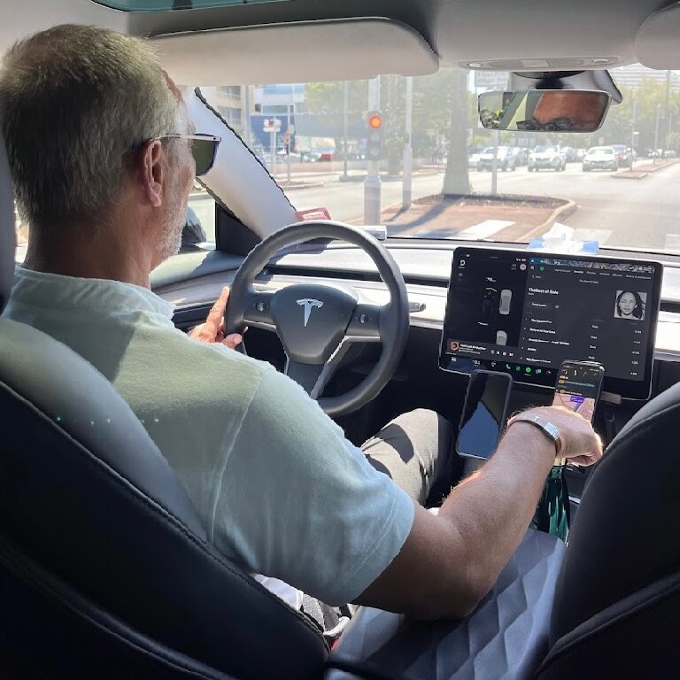Mietwagen mit Fahrer Pégomas: Tesla