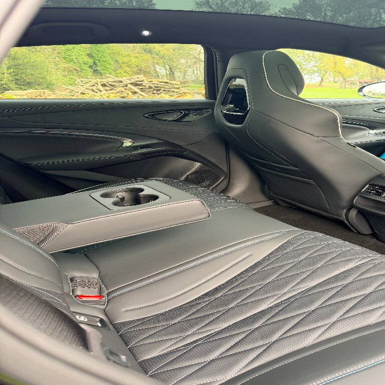 Mietwagen mit Fahrer Labastide-Saint-Pierre: BYD